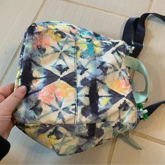 Lululemon Kids Ivivva Blue Abstract Insulated Lunch Kit - Picture 3 of 6